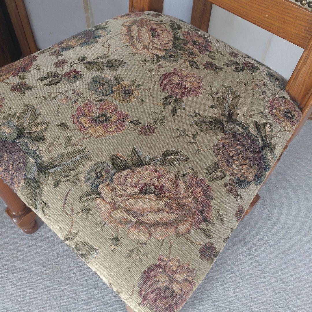 ​【英国アンティーク調】ダイニングチェア ゴブラン織 花柄 鋲打ち 木製　1/4