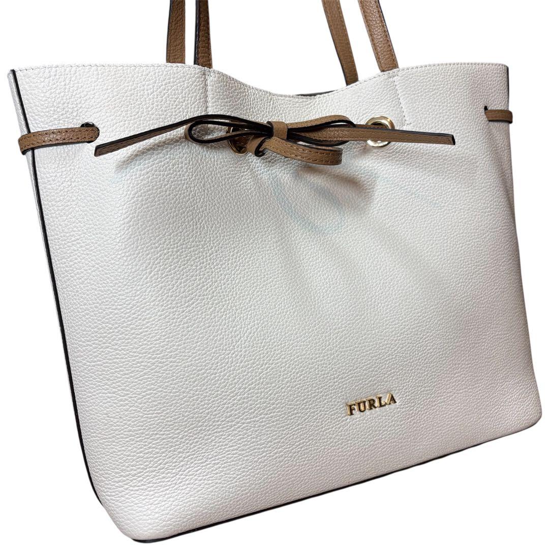✳︎超美品 A4サイズ✳︎フルラ トートバッグ コスタンザ ホワイト レザー 巾着