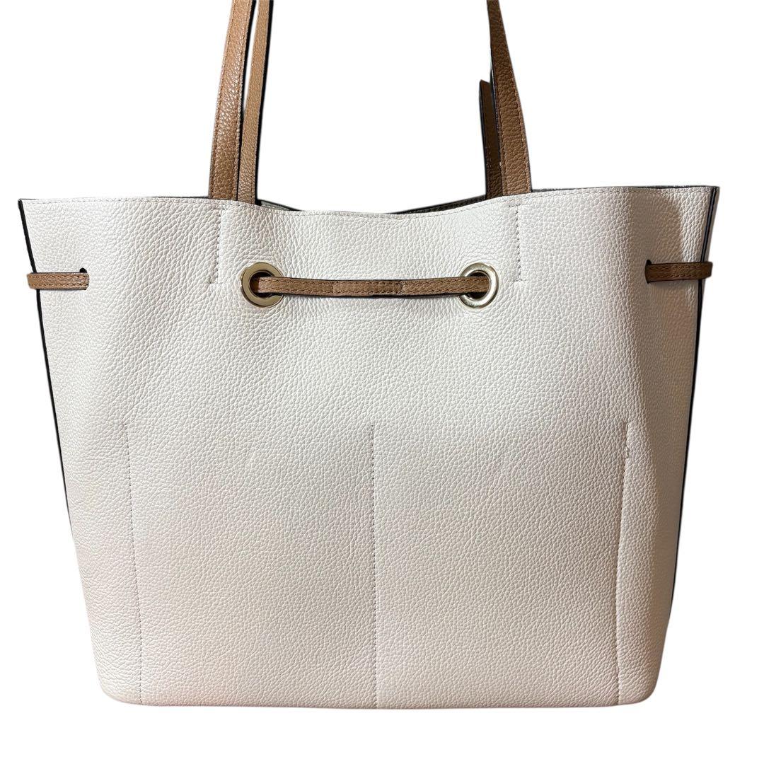 ✳︎超美品 A4サイズ✳︎フルラ トートバッグ コスタンザ ホワイト レザー 巾着