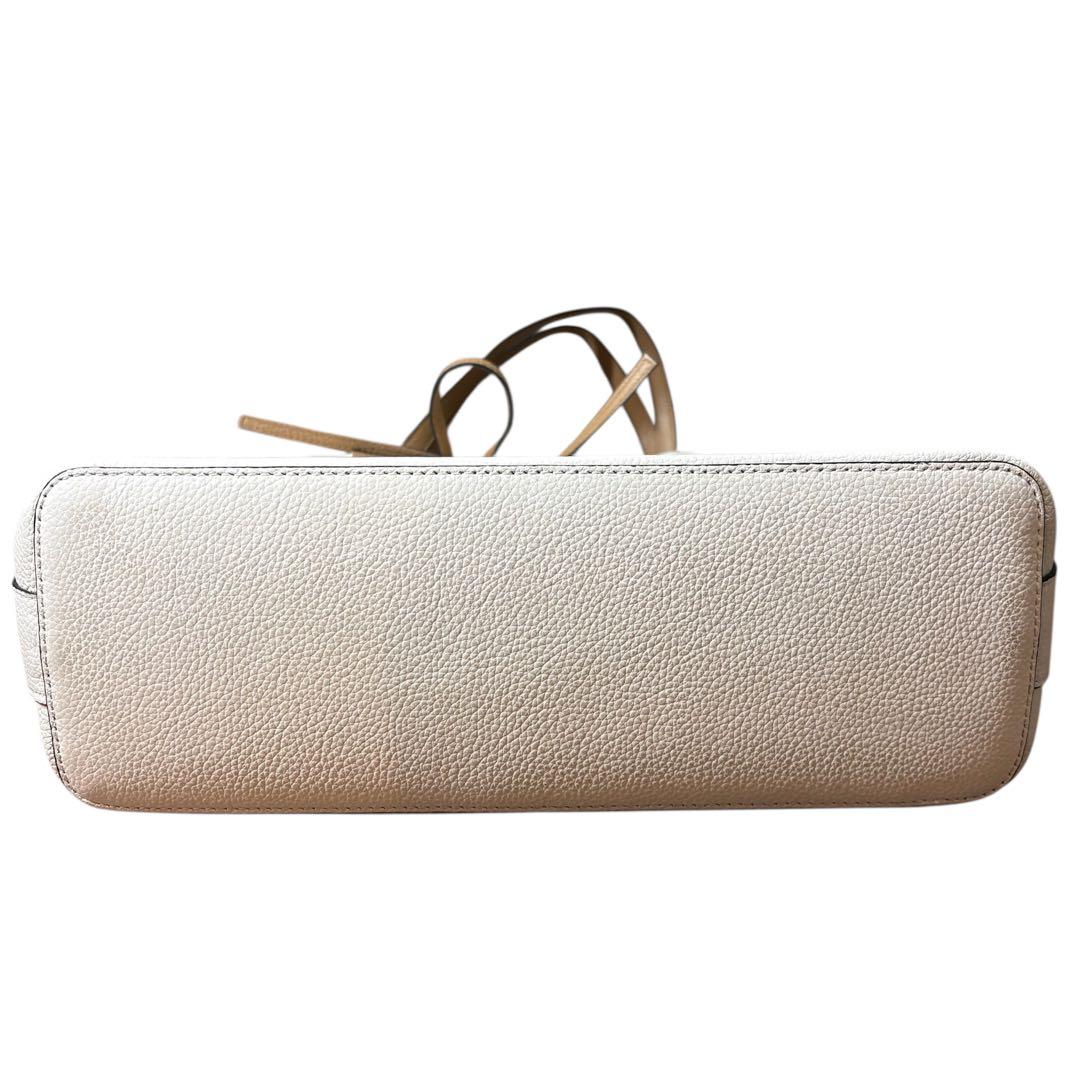 ✳︎超美品 A4サイズ✳︎フルラ トートバッグ コスタンザ ホワイト レザー 巾着