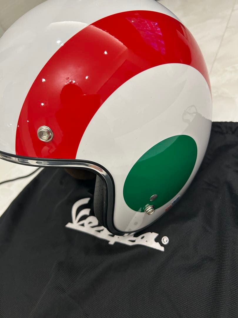 お値下げ！新品同様！Vespa ヘルメット ホワイトレッドグリーン