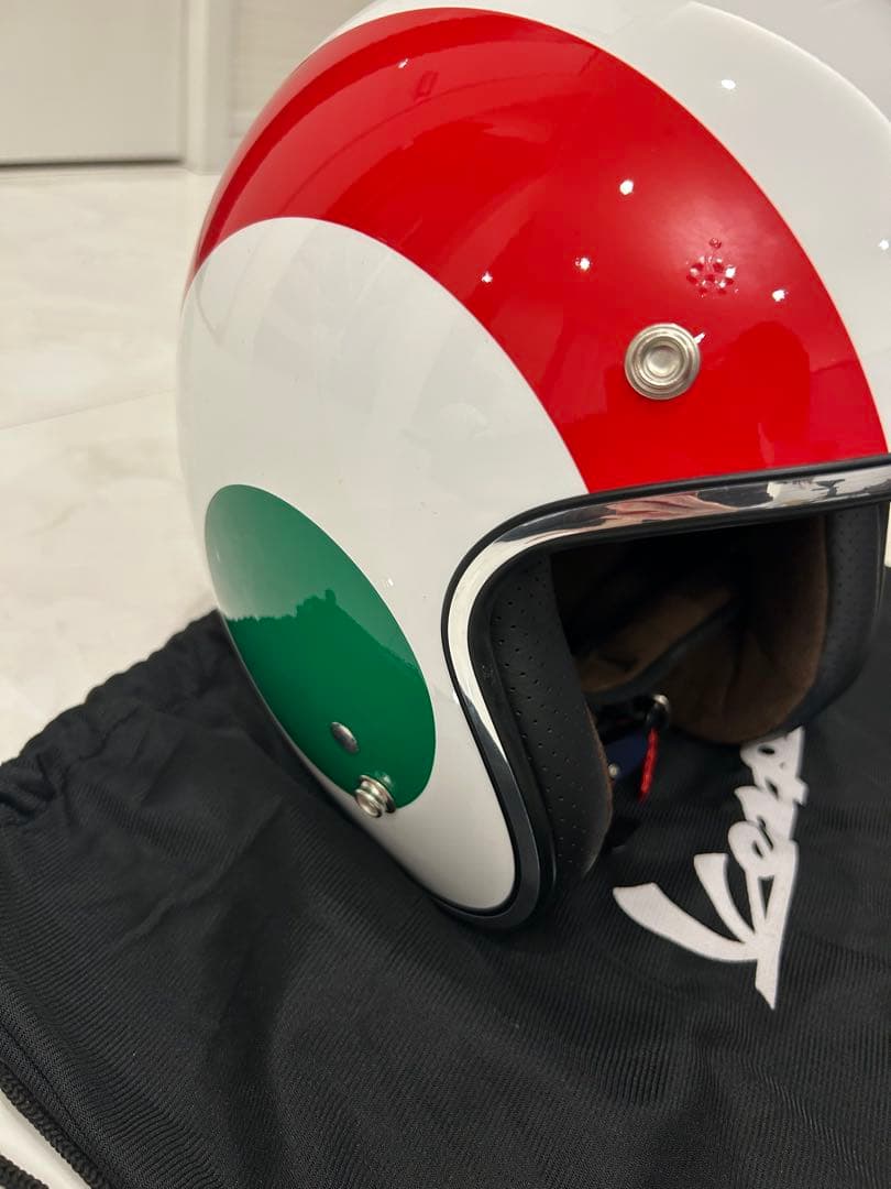 お値下げ！新品同様！Vespa ヘルメット ホワイトレッドグリーン