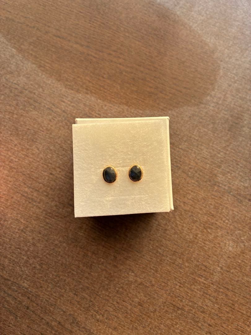 K10ブラックラブラドライト オーバルカボション スタッドピアス