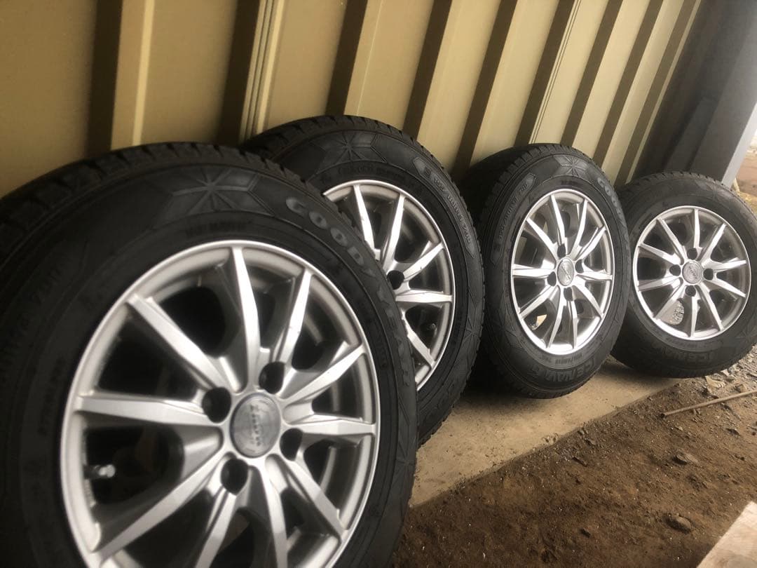 Taka ちん専用 Goodyear スタッドレスタイヤ 13インチ 4本セット