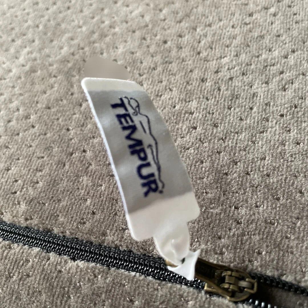 【ほぼ未使用】テンピュールTEMPUR ベッドウェッジ　背当てクッション