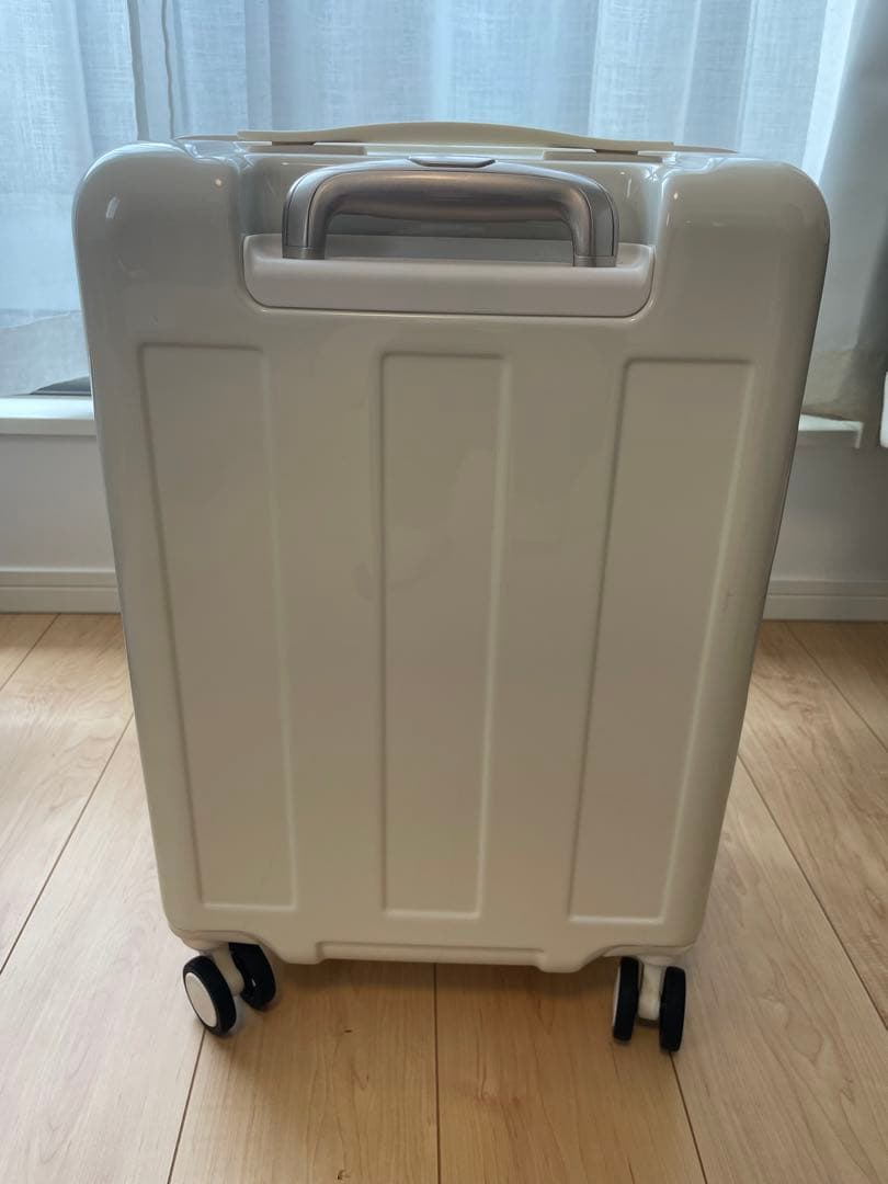 スーツケース