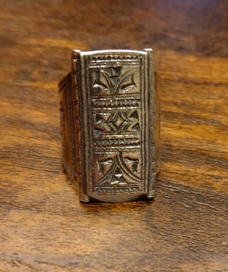 【手仕事の温もり】純度95%以上 ✨カレンシルバー 　リング ユニセックス