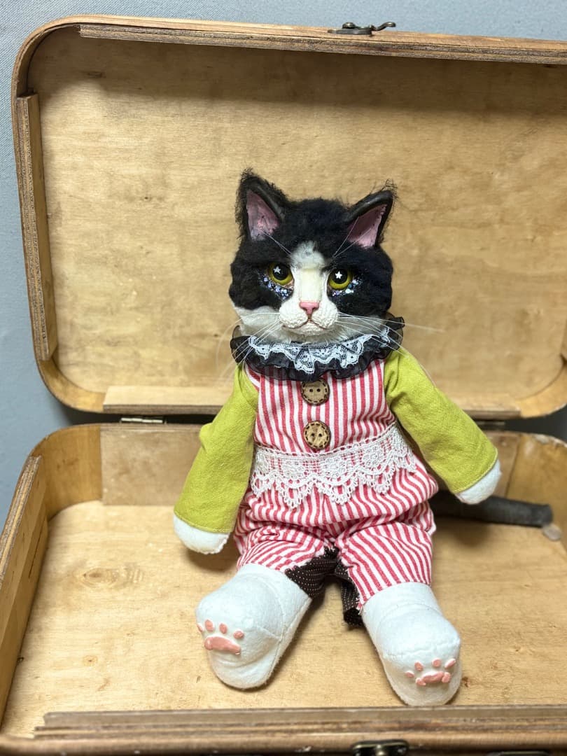 A サーカス猫　黒白猫のアートドール【ハンドメイド】猫　ぬいぐるみ　羊毛フェルト