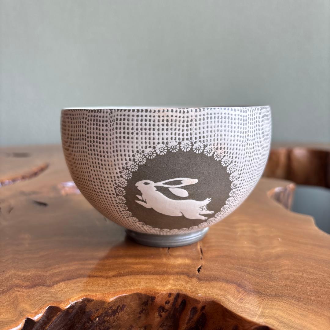 東湖窯 黄章洙作 兎図三島茶碗 抹茶碗 茶道具 共箱（45m）