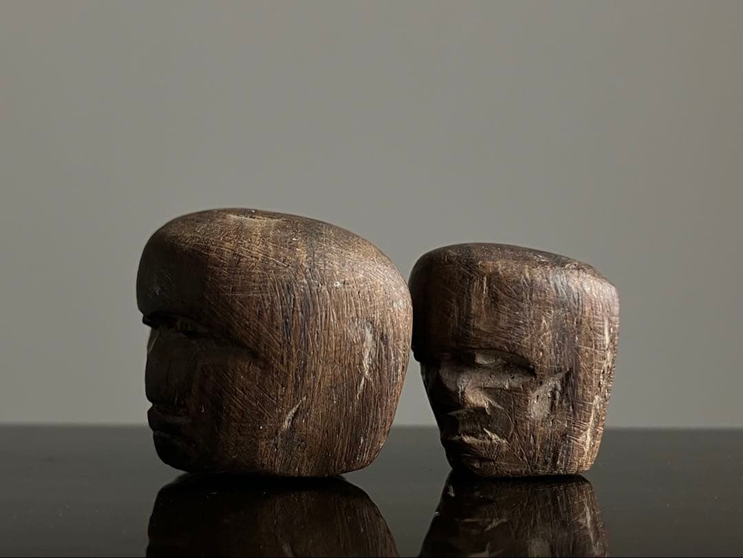 【小さい木彫古顔２つ 約2㎝ 根付け ボタン】骨董ファッションデザイン民族古着