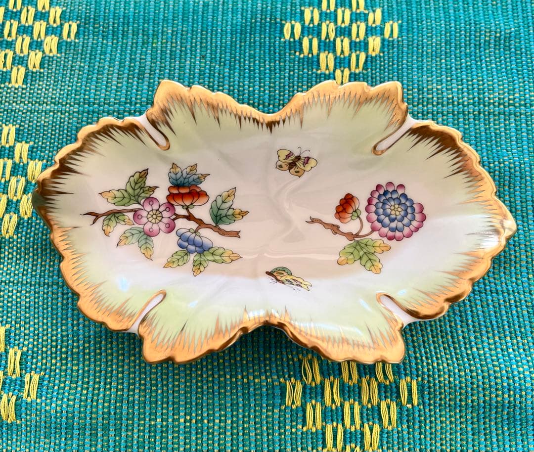 Herend金彩葉形皿 花と蝶の装飾