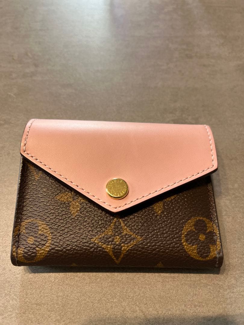 ルイヴィトン モノグラム ポルトフォイユ ゾエ三つ折り財布 ローズバレリーヌ