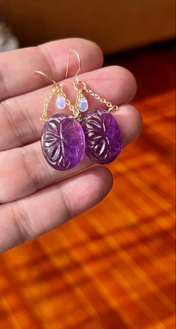 アメジストのカービングピアス