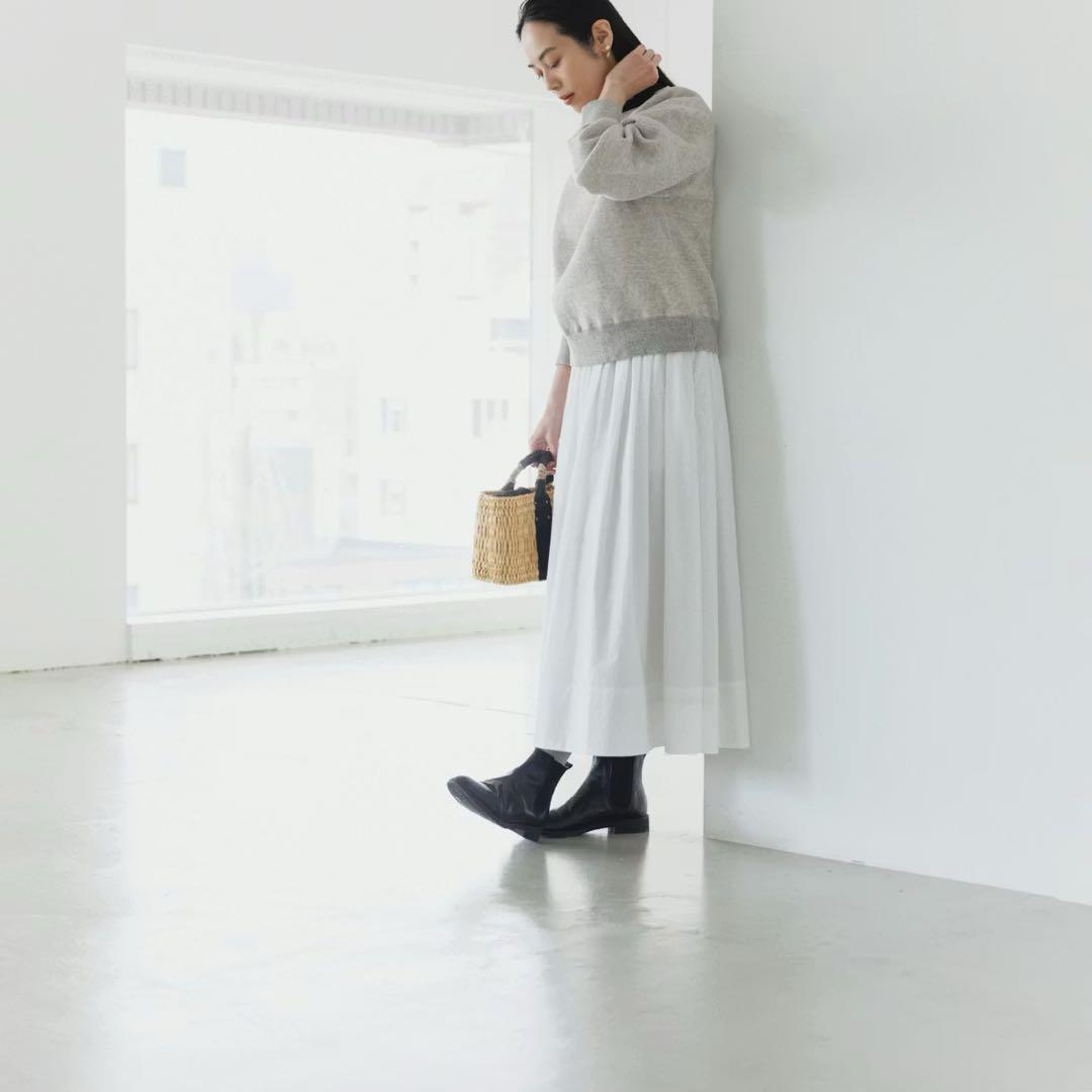 北欧暮らしの道具店　凛とした、大人のための白スカートクラシコム　フレアスカート