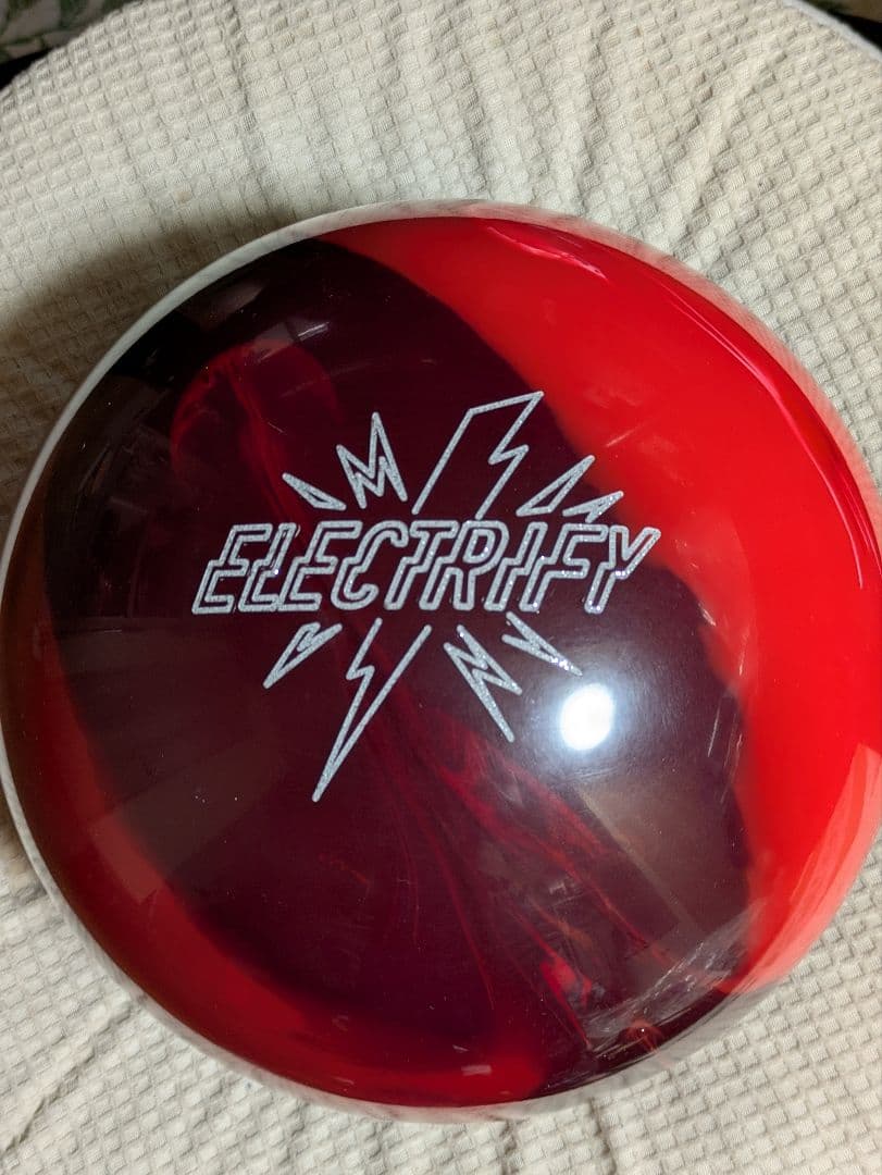 【新品】ボウリングボール　ストーム　エレクトリファイ