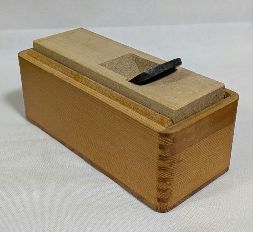 鰹節削り器【宗近】東京製　木製　本職用　かつ箱　鰹節削り器　かつお節削り器
