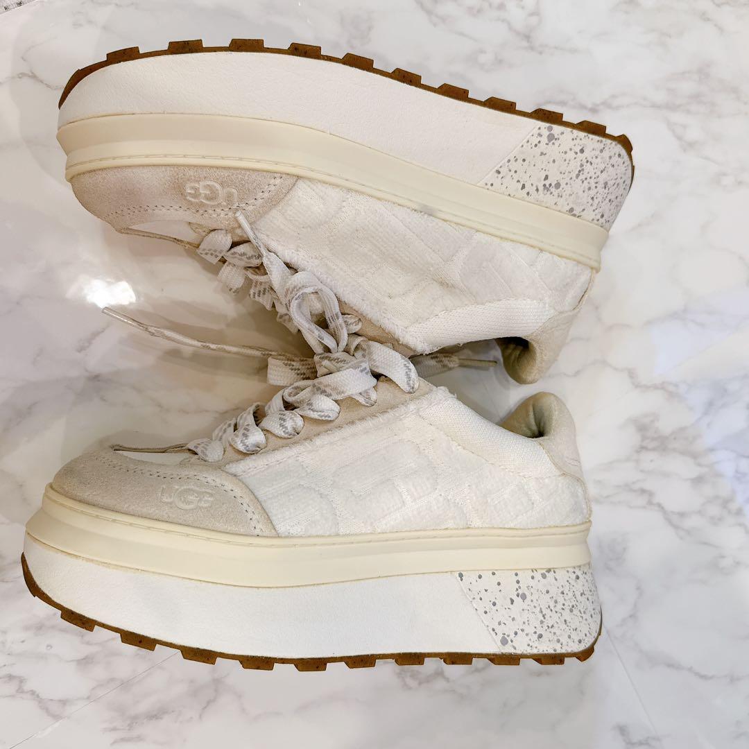 UGG アグ 厚底スニーカー 22.5cm 白 ベージュ系 美品 人気商品♡