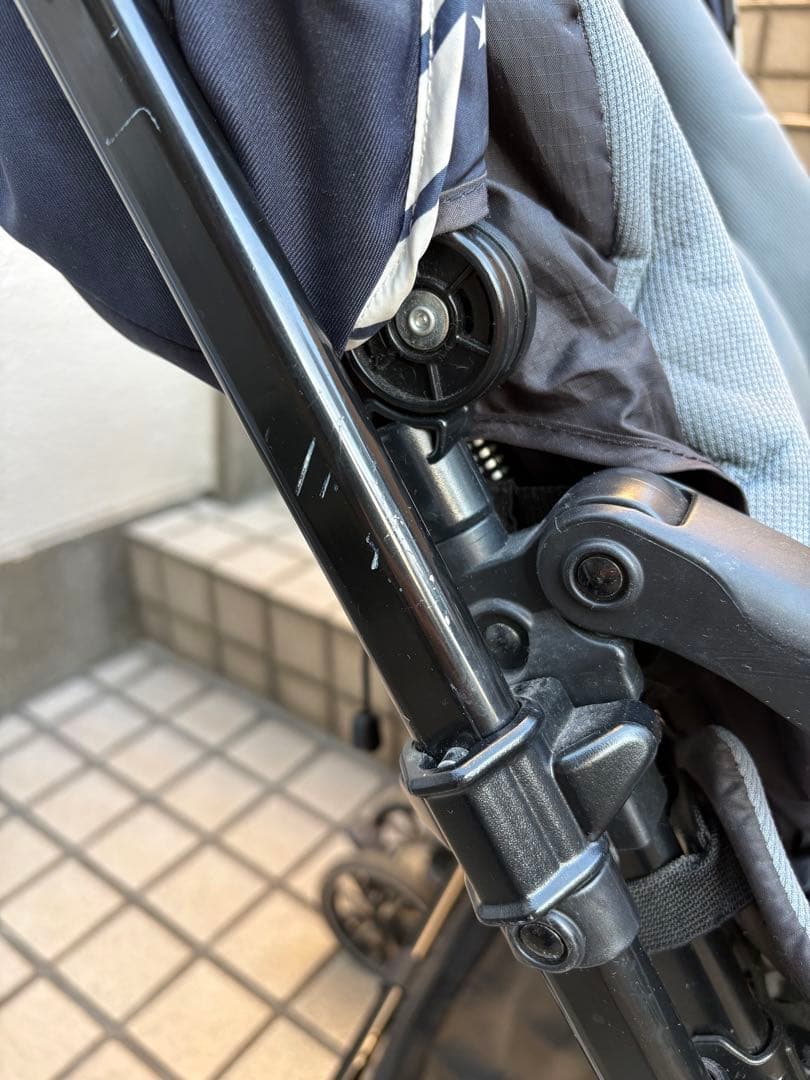 Combi 折りたたみベビーカー スゴカルa 4キャス　Light ネイビー