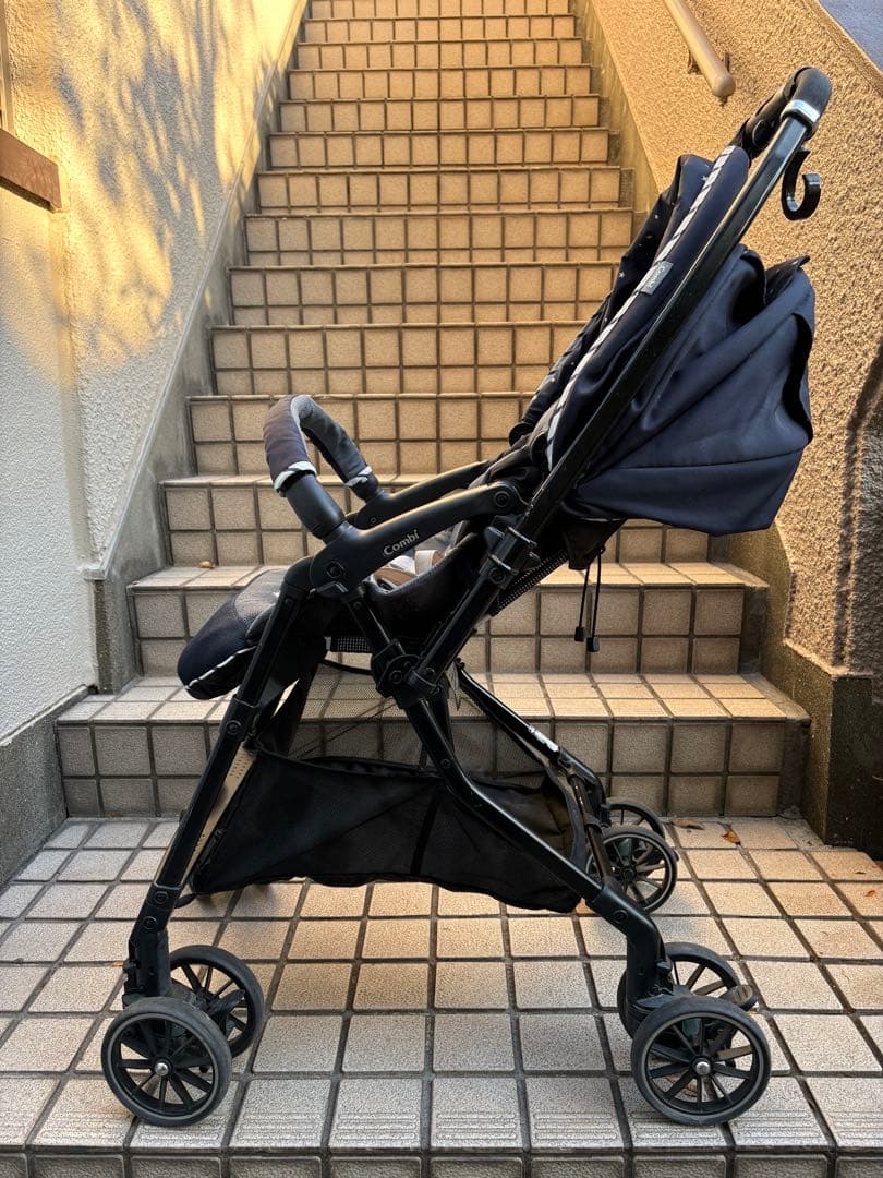 Combi 折りたたみベビーカー スゴカルa 4キャス　Light ネイビー