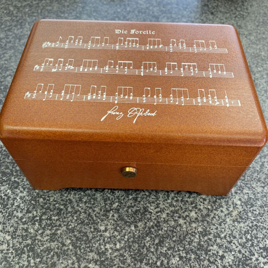 スイス製　リュージュアンテークオルゴール