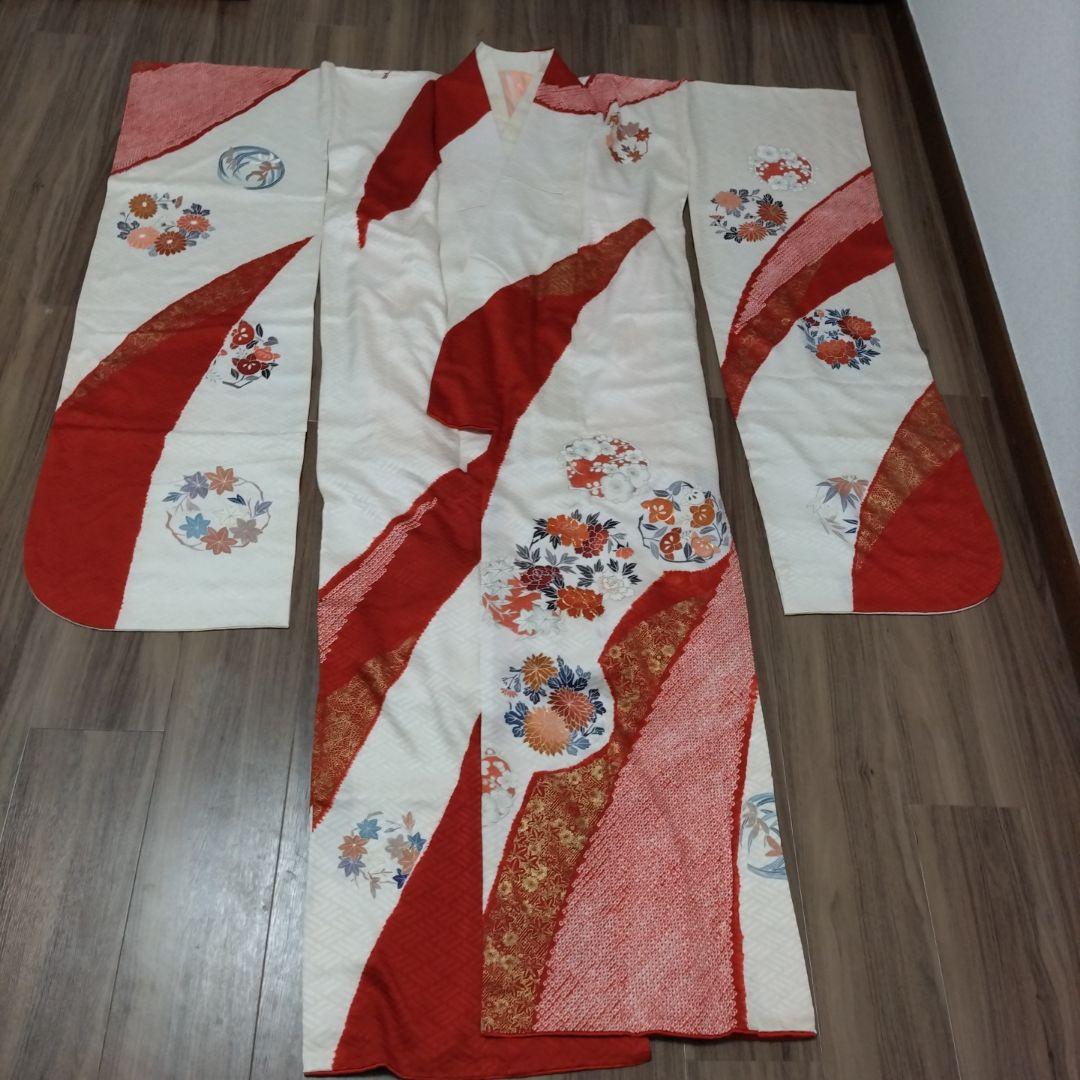 成人式。振袖セット。着物セット。赤と白。帯、長襦袢、髪飾り、草履、他セット。絹。