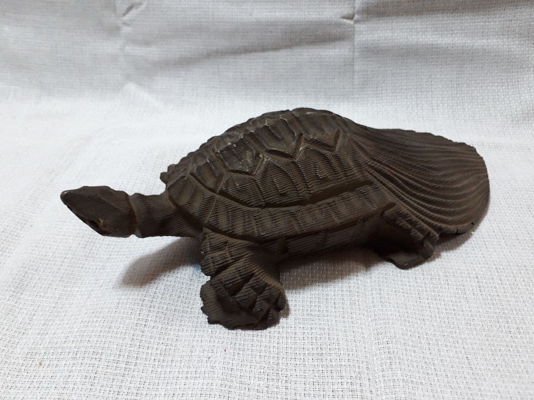 木の彫り物　亀