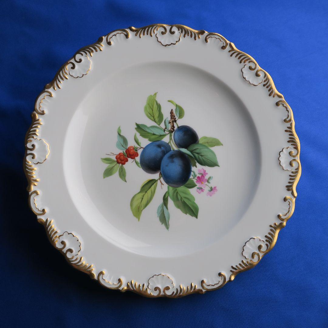 プルーンの表情と色彩の美しさが際立つマイセンプレート（21cm）