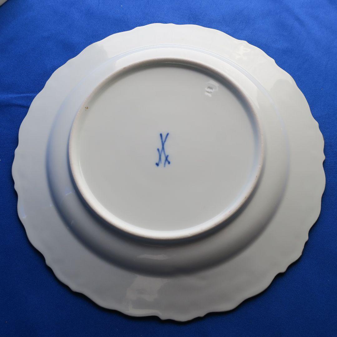 プルーンの表情と色彩の美しさが際立つマイセンプレート（21cm）