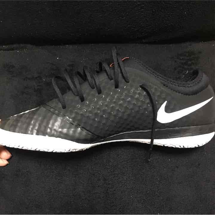 ナイキ フットサルシューズ