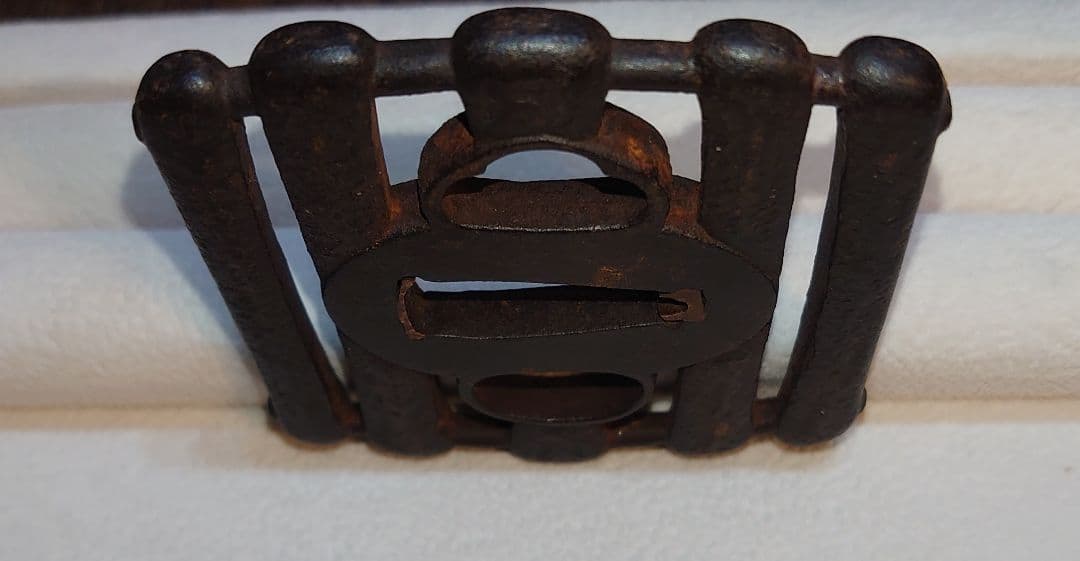 国次『干海鼠(ほしなまこ)透鍔 無銘 鉄地』横6cm 縦6.3 厚さ5.9