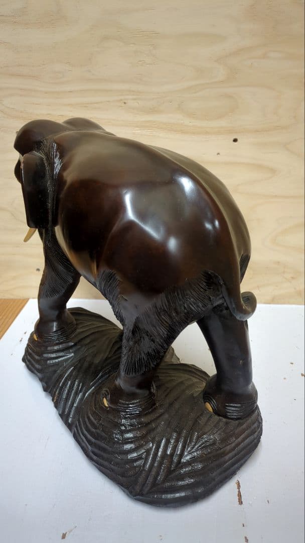 NO.2029　木製象の彫刻　木工芸品　置物