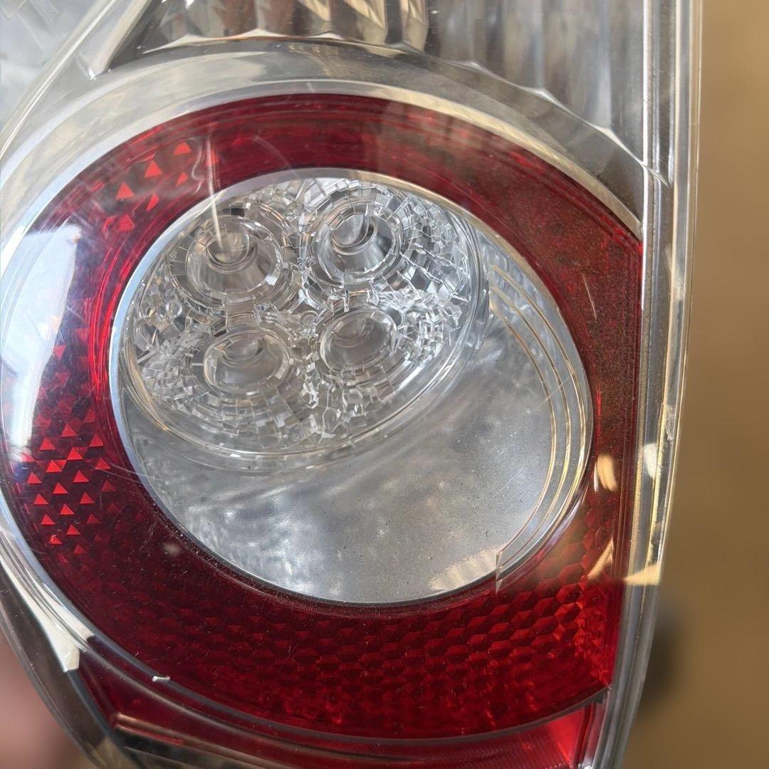 トヨタアクア NHP10 純正 左テールランプ