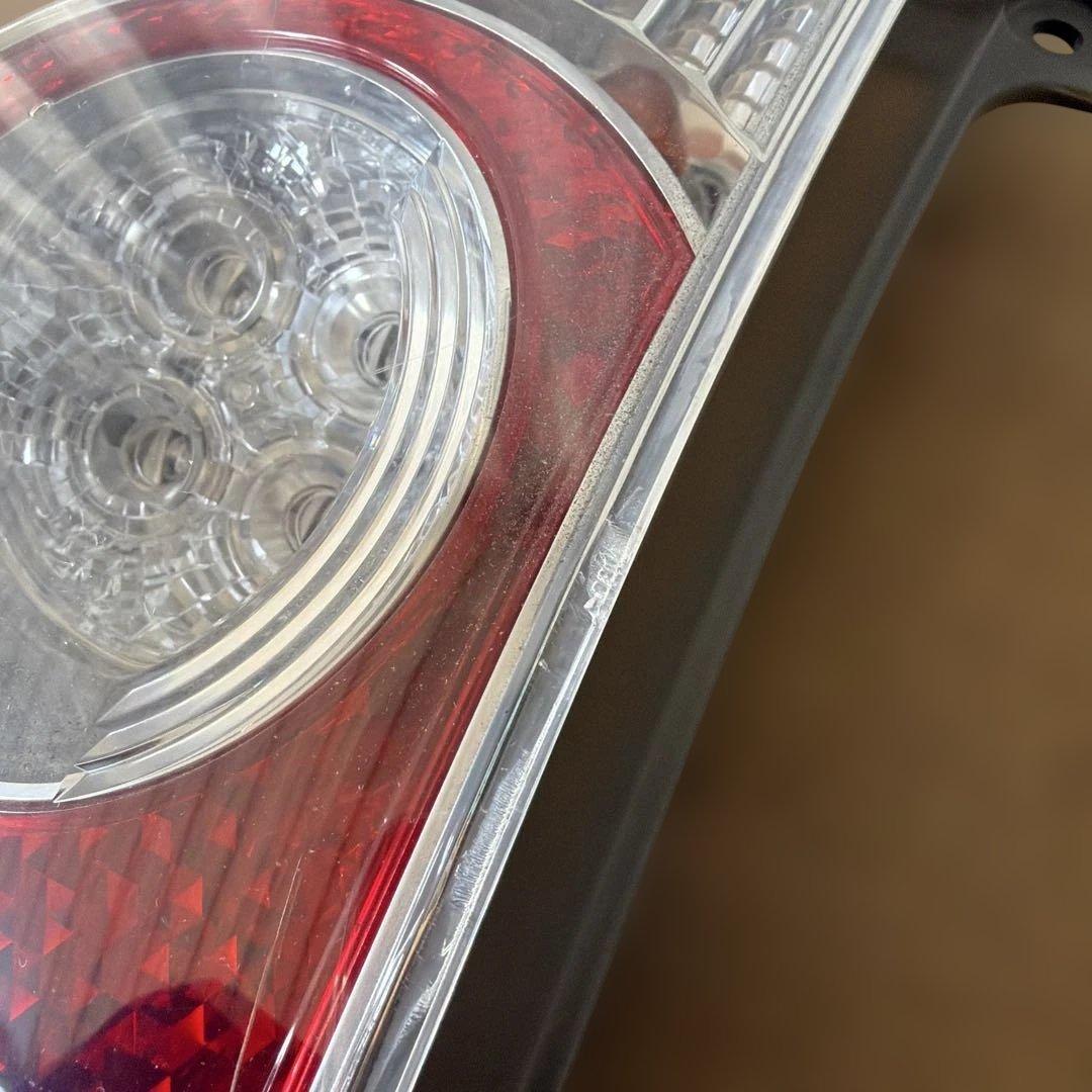 トヨタアクア NHP10 純正 左テールランプ