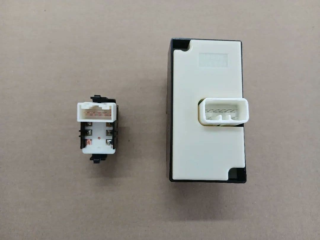 【新品】日野純正パワーウインドゥスイッチ　運転席、助手席セット