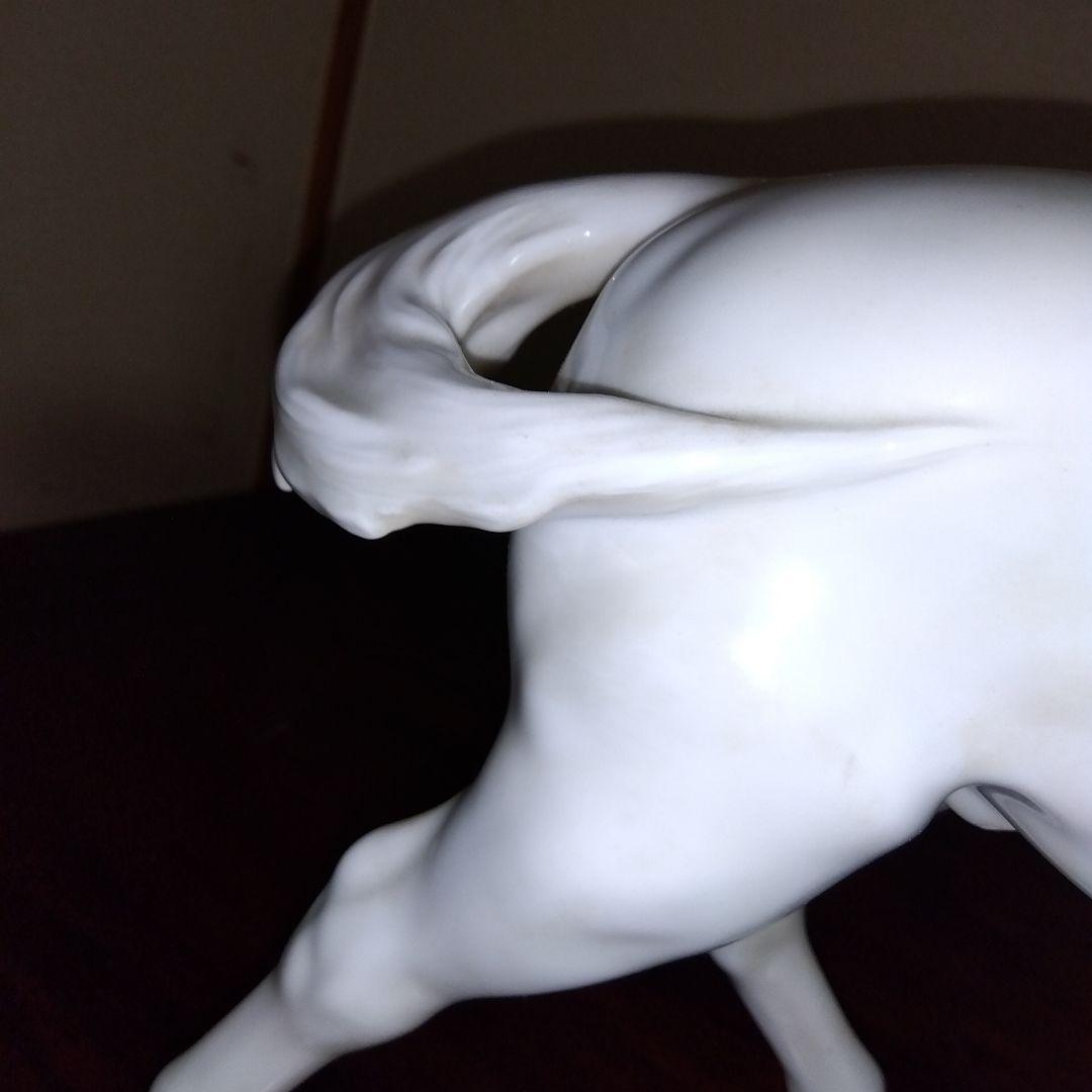 翔る白馬の置物　白磁　鍋島　大五作　桐箱入