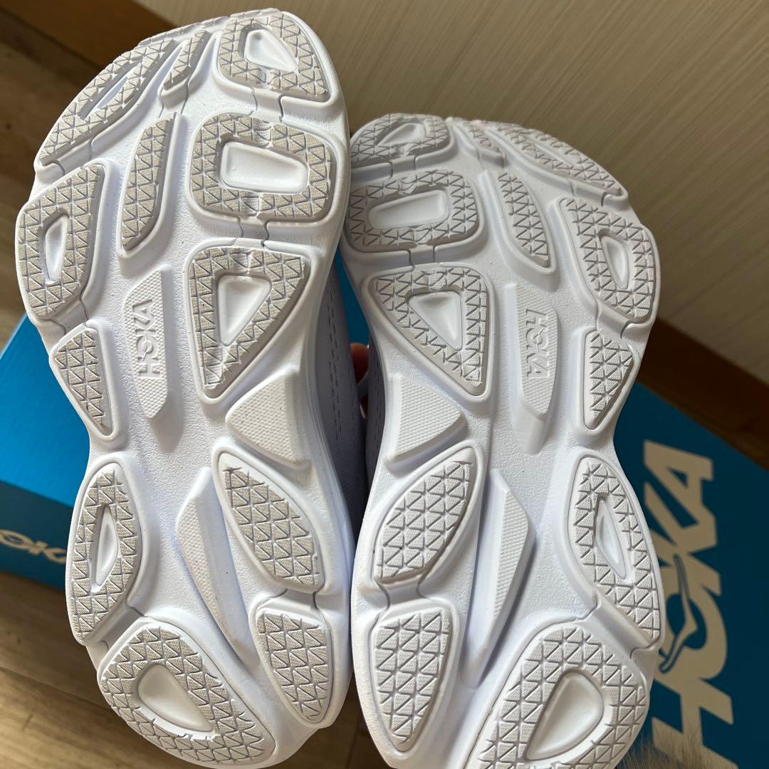 【新品】HOKA　ONE ONE W BONDI 8　size22.5cm正規品