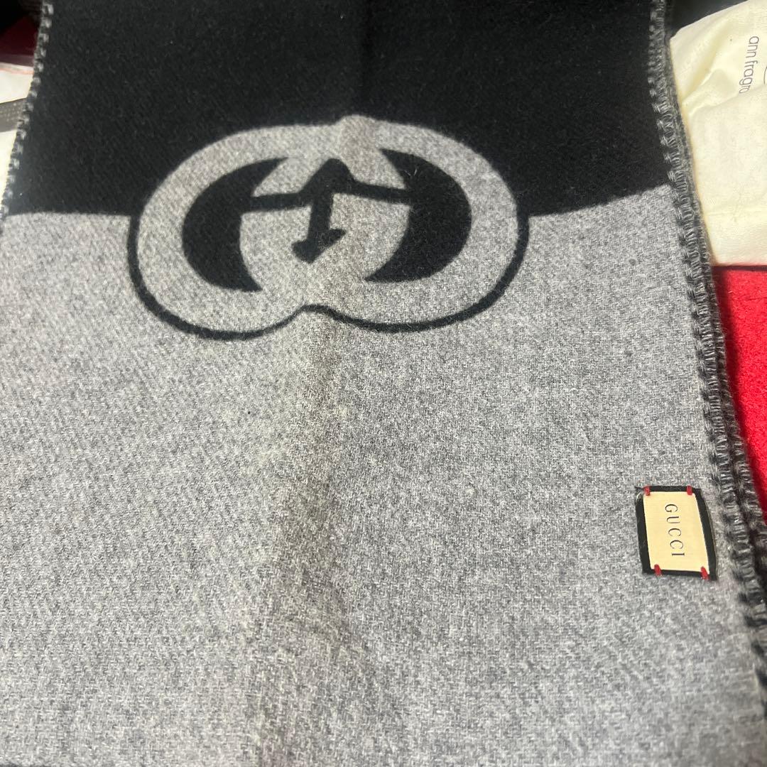 GUCCI ロゴ入りマフラー グレー/ブラック