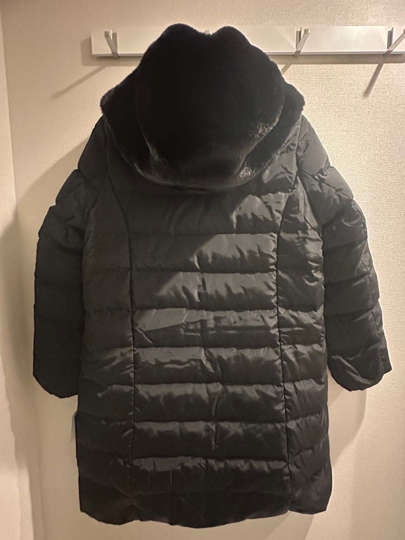 【新品未使用】軽量 スッキリシルエット 黒 ダウンコート 冬　Mサイズ