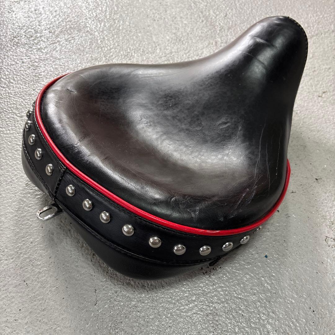 Corbin バイクシート スタッズ付き