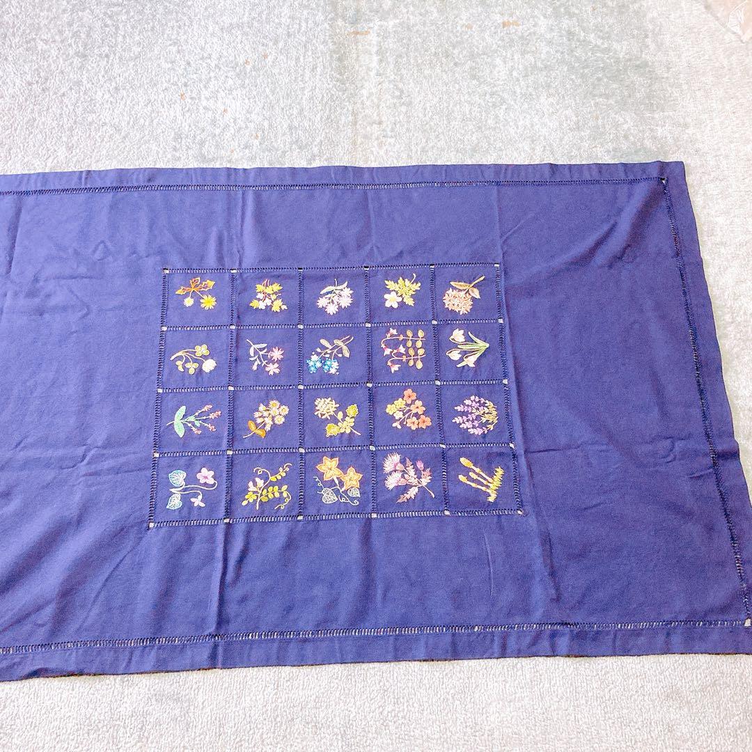 戸塚刺繍　テーブルクロス