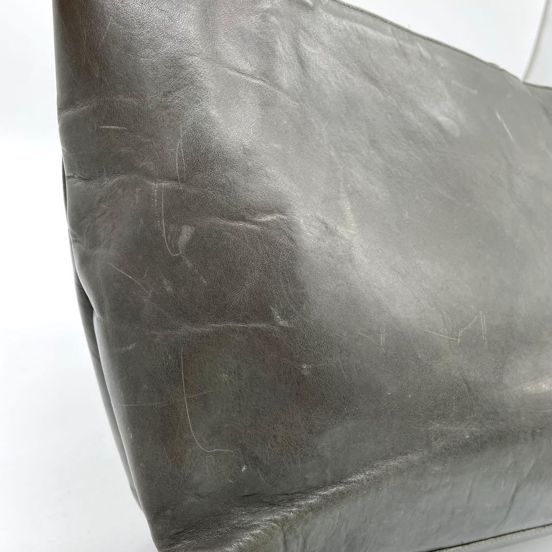 【美品】イルビゾンテ　トートバッグ　ハンドバッグ　カーキ　ロゴ型押し　A4可能