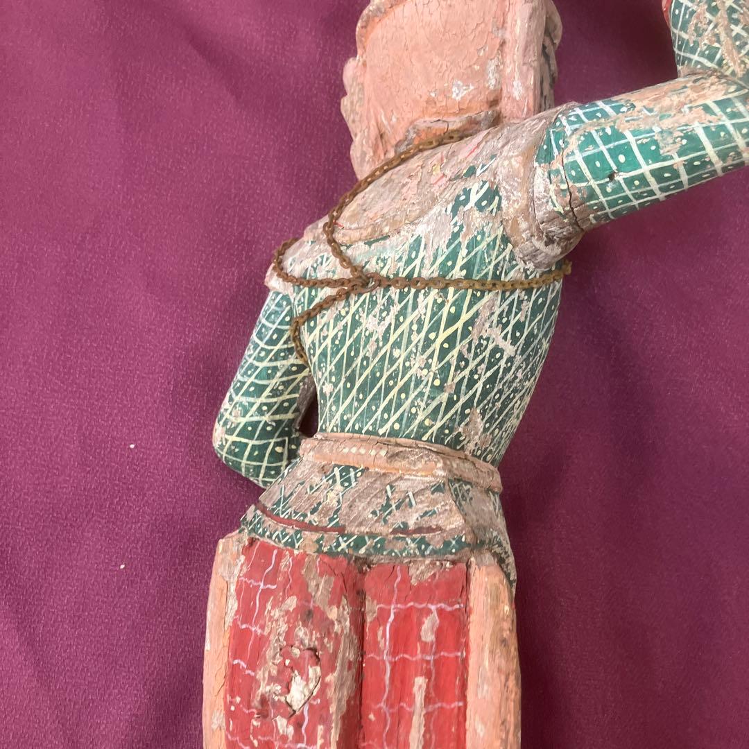 ヒンドゥー教の猿神　ハヌマーンの木彫りの像