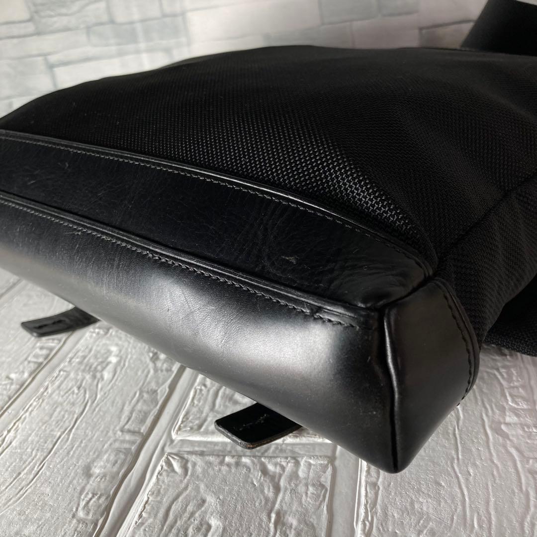 美品　TUMI トュミ　メッセンジャーバッグ　ショルダーバッグ　肩掛け　黒