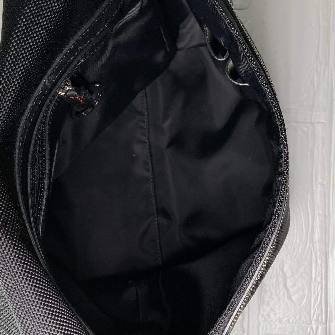 美品　TUMI トュミ　メッセンジャーバッグ　ショルダーバッグ　肩掛け　黒
