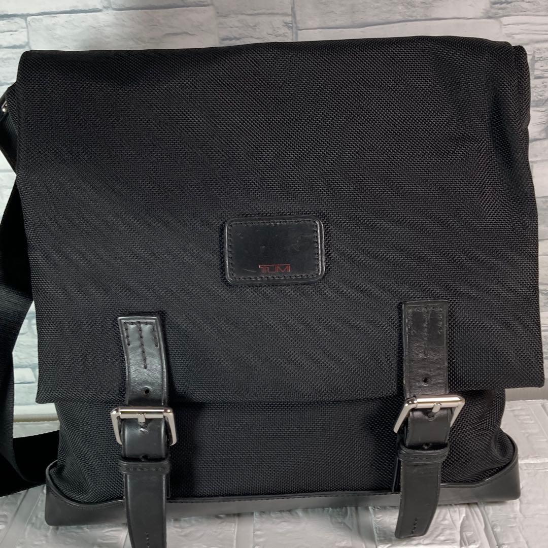 美品　TUMI トュミ　メッセンジャーバッグ　ショルダーバッグ　肩掛け　黒