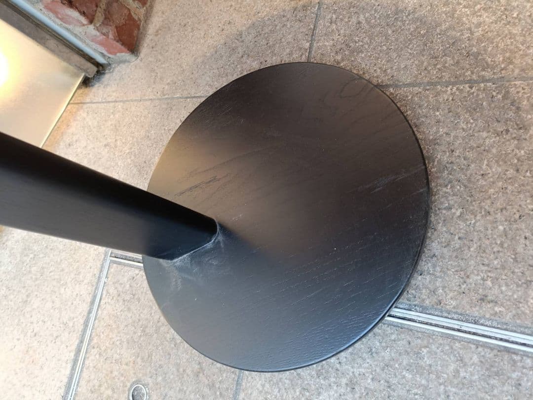 カリモク ニュースタンダード　黒の円形サイドテーブル　天然木　日本製