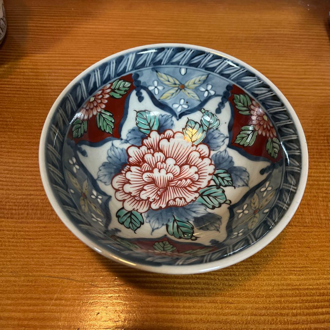 有田焼　六代走波　染錦 牡丹草花文　浅鉢