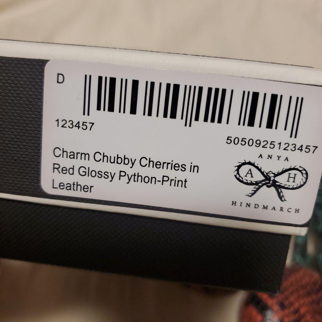 ANYA HINDMARCH チェリー型パイソンプリントキーホルダー