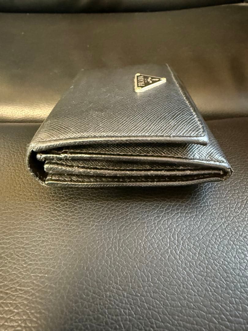 プラダ コンパクトケース サフィアーノレザー