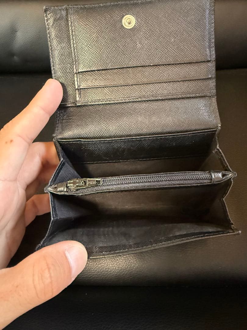 プラダ コンパクトケース サフィアーノレザー